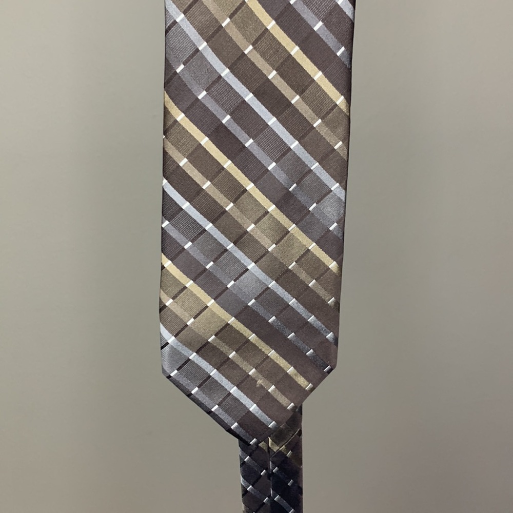 Calvin Klein Men's Tie brown like coffee colors with some grays.